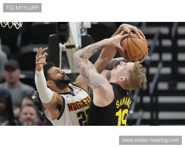 爵士队与掘金队激烈对决 展现顶级篮球技艺和战术博弈