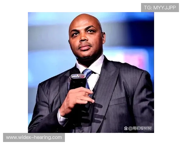 篮球巨星传奇与荣耀的诞生：从场上风云到人生巅峰的全景回顾