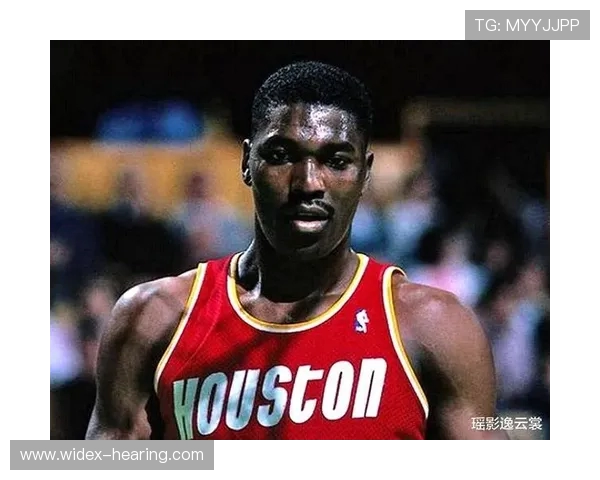 哈基姆奥拉朱旺的传奇生涯与他如何改变中锋位置的打法与篮球历史进程