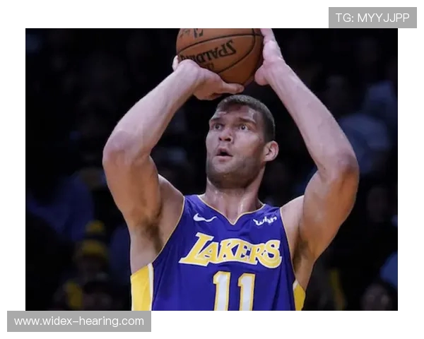 布鲁克洛佩斯:从篮球场上的巨人到全能战士的华丽蜕变